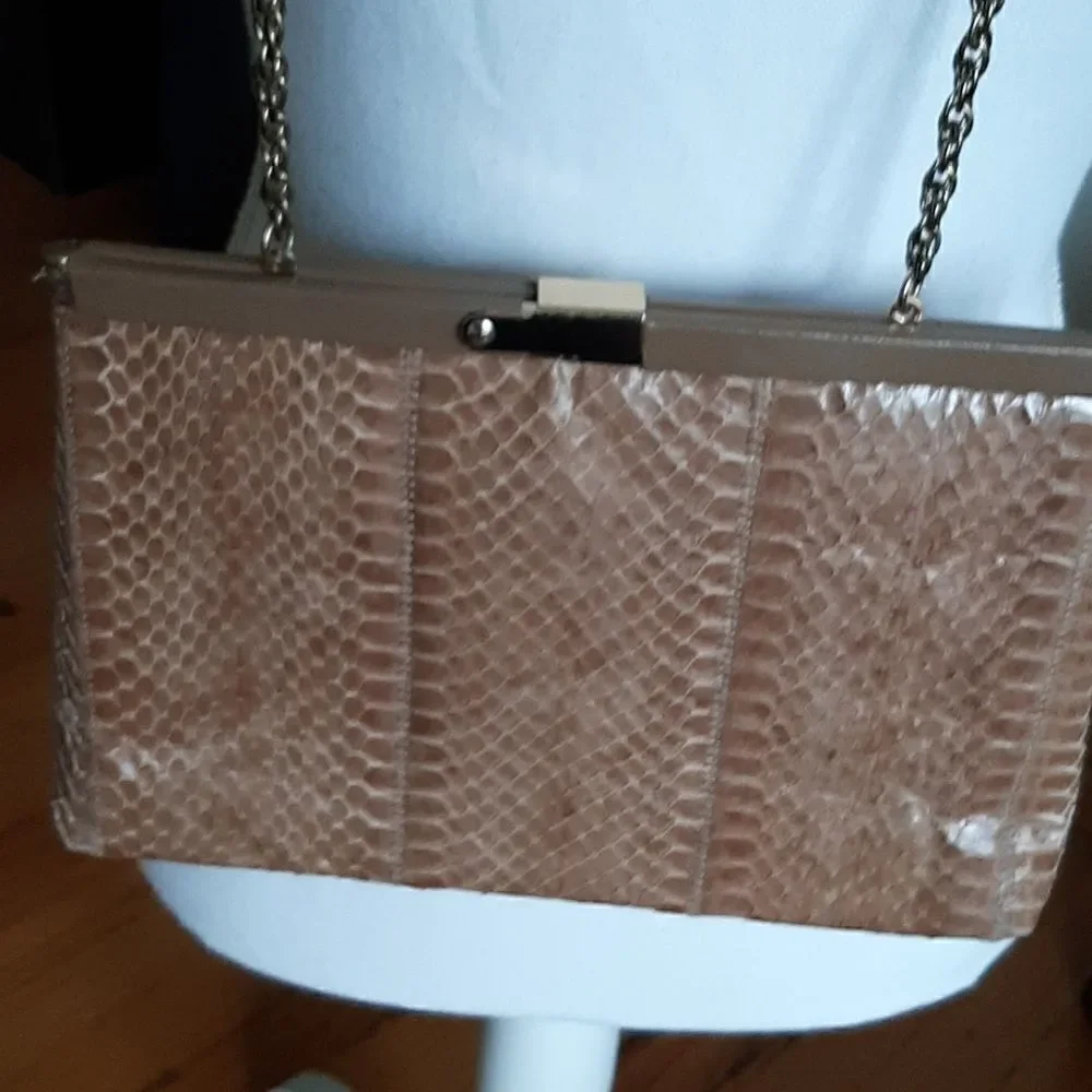 Vintage leather shoulder bag with gold chain